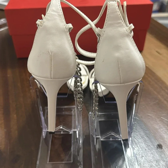 Top Shop 
Strappy chain-link design 
Squarish toe
Stiletto heel 
SIZE 38
NEW - Picture 7 of 11